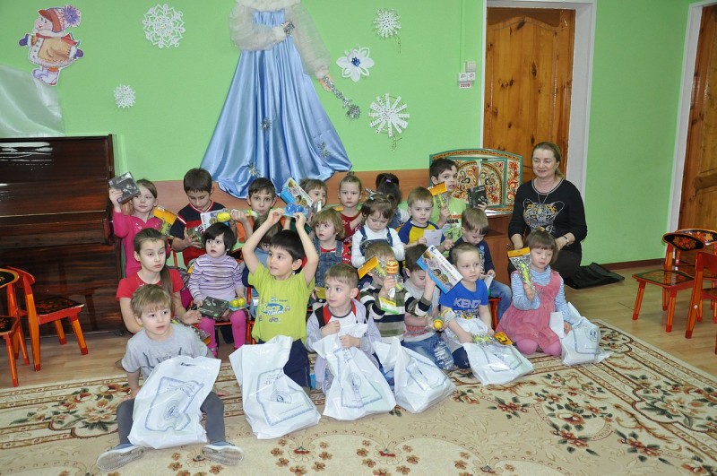Фонд «Петр Великий» поздравил воспитанников центра «Теремок» с Новым годом